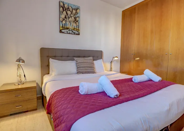 SUNLIGHT spacious 3 double bed apartment